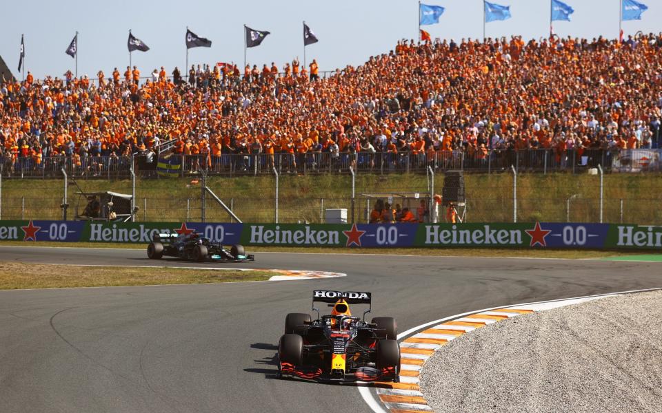  Max Verstappen of the Netherlands driving the (33) Red Bull Racing RB16B Honda leads Lewis Hamilton of Great Britain driving the (44) Mercedes AMG Petronas F1 Team Mercedes W12 during the F1 Grand Prix of The Netherlands at Circuit Zandvoort on September 05, 2021 in Zandvoort, Netherland -  Bryn Lennon/Getty Images