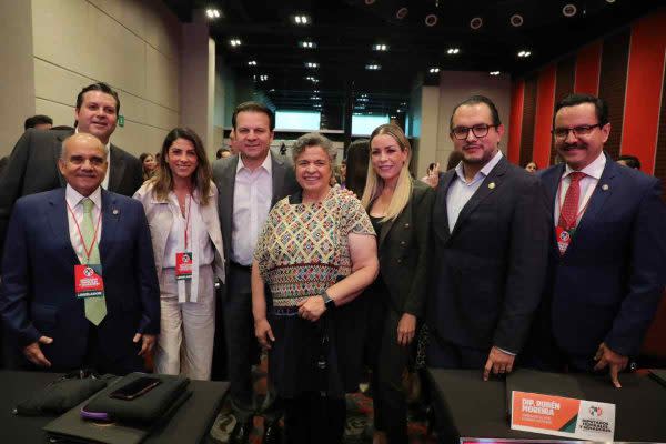 Beatriz Paredes en la Plenaria de los diputados del PRI, previo a elección ene l Frente Amplio por México