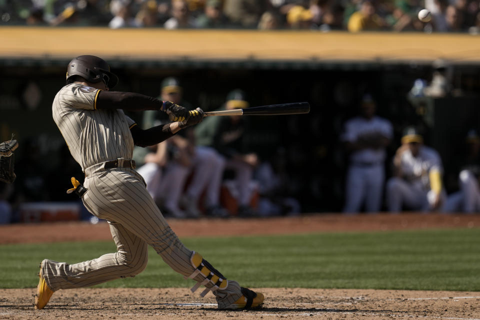 San Diego Padres' Juan Soto hits a grand slam against the Oakland Athletics during the eighth inning of a baseball game, Sunday, Sept. 17, 2023, in Oakland, Calif. (AP Photo/Godofredo A. Vásquez)
