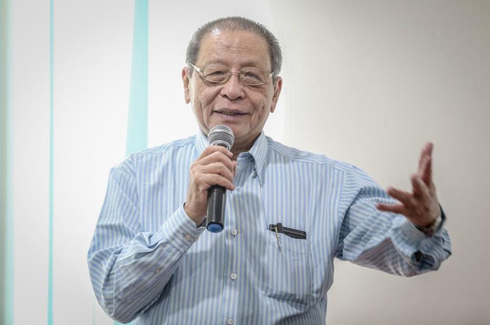 Iskandar Puteri MP Lim Kit Siang says IGP Datuk Seri Abdul Hamid Bador pay close attention at solving other police related issues, among them, deaths in custody and the death of Teoh Beng Hock. — Picture by Firdaus Latif