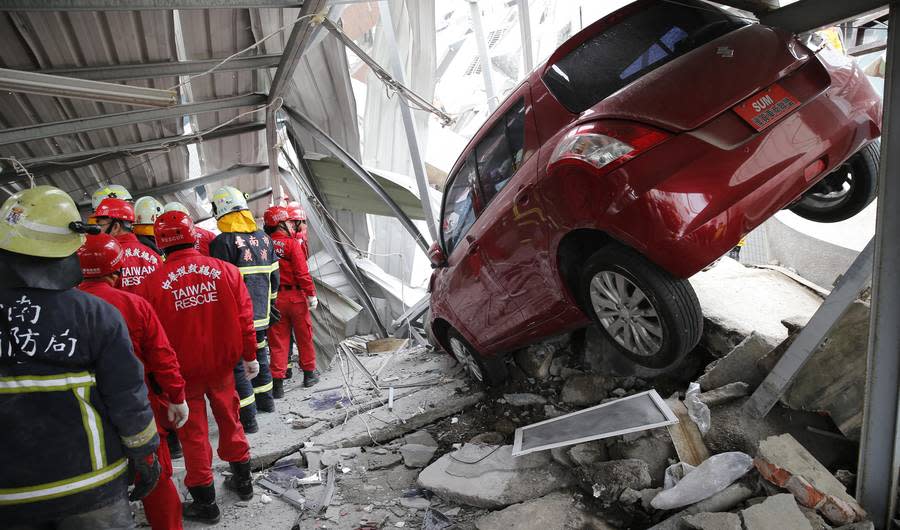 17 Photos Of Rescue Workers Saving Lives Following Massive Earthquake in Taiwan