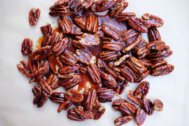 Homemade candied pecans