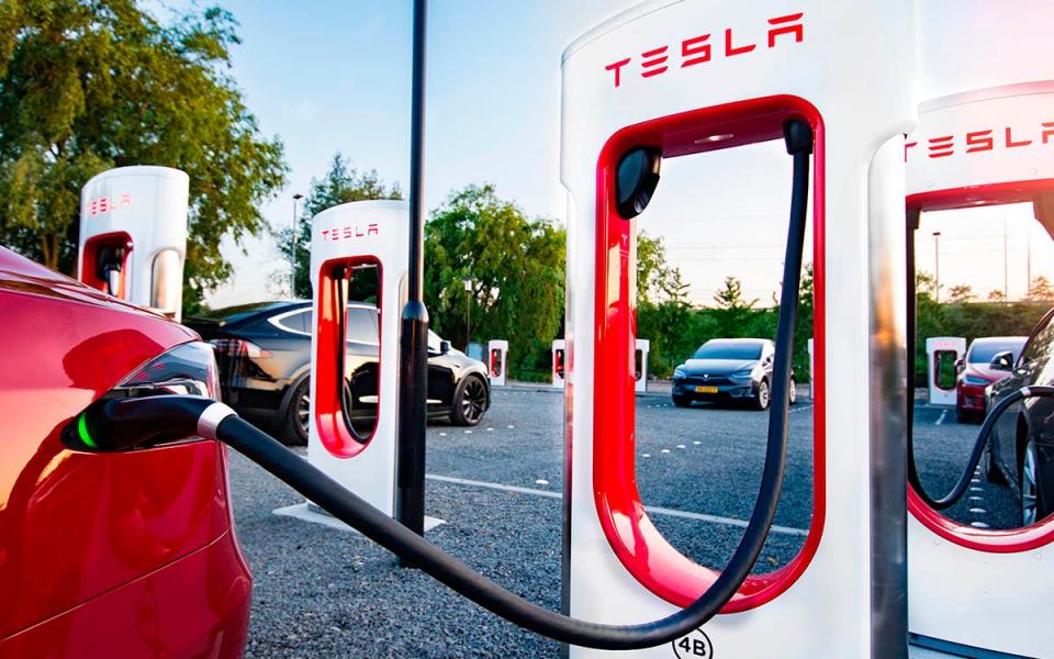 La red de Supercargadores de Tesla alcanza las 2.000 estaciones en todo el  mundo - Actualidad - Híbridos y Eléctricos | Coches eléctricos, híbridos  enchufables