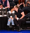 L’histoire ne dit pas si la chanteuse britannique et l’acteur américain de la série <em>Stranger Things</em> se sont embrassés pour la fameuse "Kiss Cam", lors d’un match de basket au Madison Square Garden. Ce que l’on sait, c’est que désormais, les nouveaux amoureux ne se cachent plus ! ©James Devaney/Getty Images