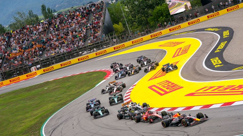 A photo of the start of the 2023 Spanish Grand Prix. 