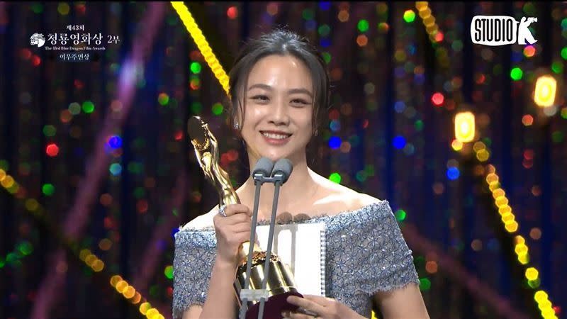 湯唯前年以《分手的決心》奪下南韓青龍獎最佳女主角，成為該獎史上第一位外籍影后。（圖／翻攝自KBS Entertain YouTube）