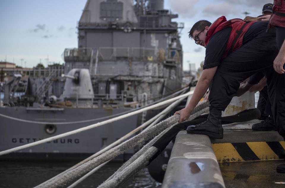 <p>In Vorbereitung auf den Wirbelsturm Florence werden in Norfolk im US-Bundesstaat Virginia Schiffe windfest gemacht. (Bild: (Photo by Mass Communication Specialist 2nd Class Justin Wolpert/U.S. Navy via Getty Images) </p>