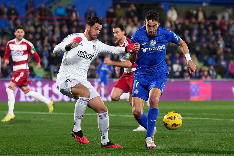 El arquero Augusto Batalla cometió un error decisivo en la derrota de Granada frente a Getafe por 2-0