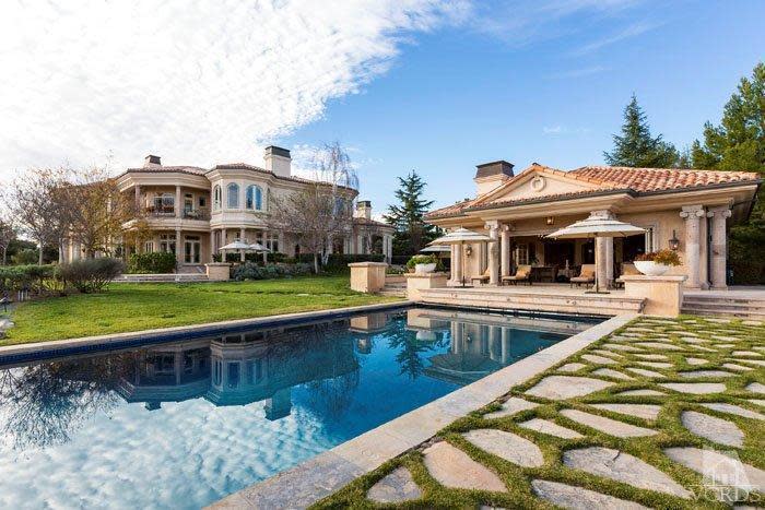 Britney Spears, the New ‘Queen of Vegas,’ Buys $7.4 Million L.A. Mountain Retreat