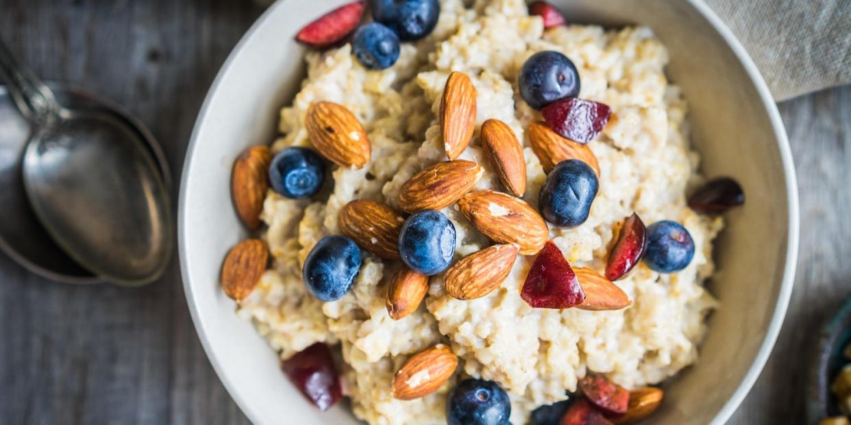 Oatmeal with fruit and nuts