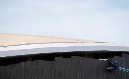 Cycling - 2016 Rio Olympics Test Event - Olympic Velodrome - Rio de Janeiro, Brazil - 26/6/2016 - Workers finish the Velodrome during media visit. REUTERS/Sergio Moraes