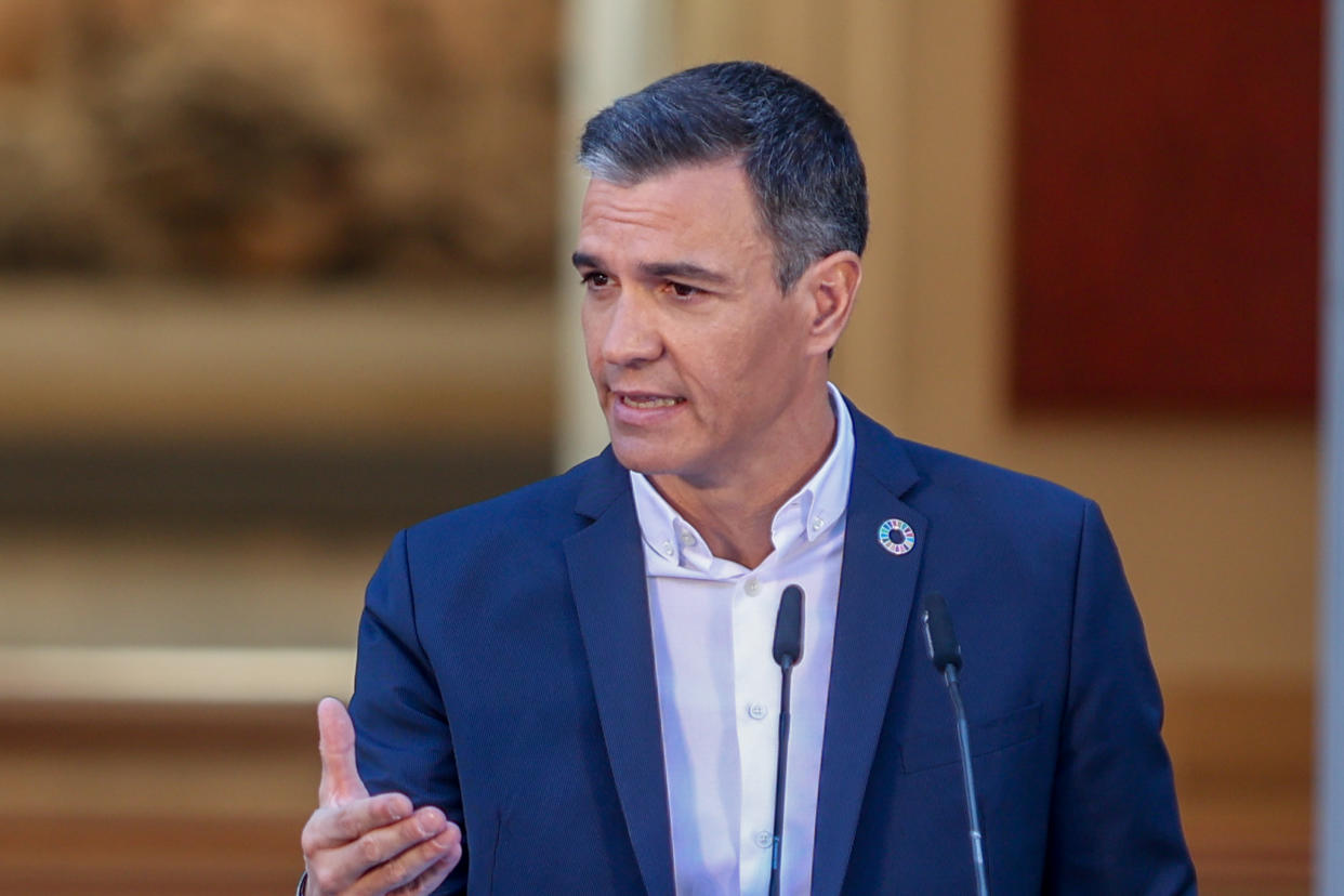 Pedro Sánchez durante el acto en el que recibió a 50 ciudadanos en La Moncloa. (Foto: Ricardo Rubio / Europa Press / Getty Images).