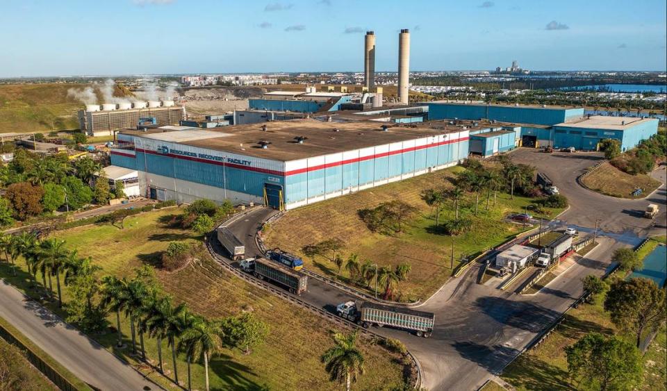 Vista aérea, en 2022, de la planta incineradora Miami-Dade Resources Recovery Facility- Covanta Energy, situada en 6990 NW 97 Avenue, Doral.