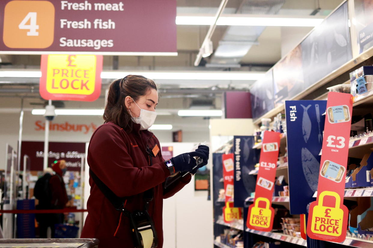 A member of staff wearing a face mask works at a Sainsbury's supermarket, amid the spread of the coronavirus disease (COVID-19), in London, Britain January 11, 2021. REUTERS/Hannah McKay