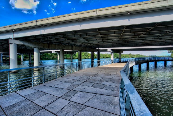 <span class="article__caption">Lady Bird Lake Boardwalk</span> (Photo: sbmeaper1/<a href="https://www.flickr.com/photos/142289055@N04/27935232304/in/photolist-Jyxnjh-4zUVpn-KsgzYN-4d1hvw-SBrfuj-CK9ArY-DfxrFC-5HMRtL-L1eqmH-wNZic5-dpYMwi-nSVE7T-2bf2R22-dAiLwE-TjRoQM-2bBmeYE-EcCjP3-DfxqCL-84yDG1-84vzme-x72BcZ-gFWy8R-RUKSvF-EkKvZG-dzWPHD-Rw15MU-S6Fax4-2knuuLN-wa2C6p-26qByK1-w9Bo7a-x5LtQS-S34LYL-gFWqU2-gFWAyd-QPdwcs-dAsQha-WmafUp-Xz6Tvx-S6F88p-QRGNTK-RUKTgZ-QRGJKe-Rw18Yo-Rw17Vm-QRGP8n-S34PrG-QPdu9E-S359CY-S34PPL" rel="nofollow noopener" target="_blank" data-ylk="slk:Flickr;elm:context_link;itc:0;sec:content-canvas" class="link ">Flickr</a>)