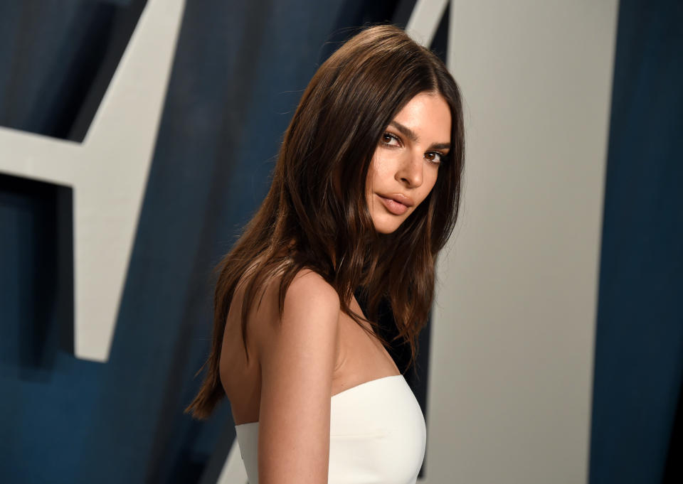 BEVERLY HILLS, CALIFORNIA - FEBRUARY 09: Emily Ratajkowski attends the 2020 Vanity Fair Oscar Party hosted by Radhika Jones at Wallis Annenberg Center for the Performing Arts on February 09, 2020 in Beverly Hills, California. (Photo by John Shearer/Getty Images)