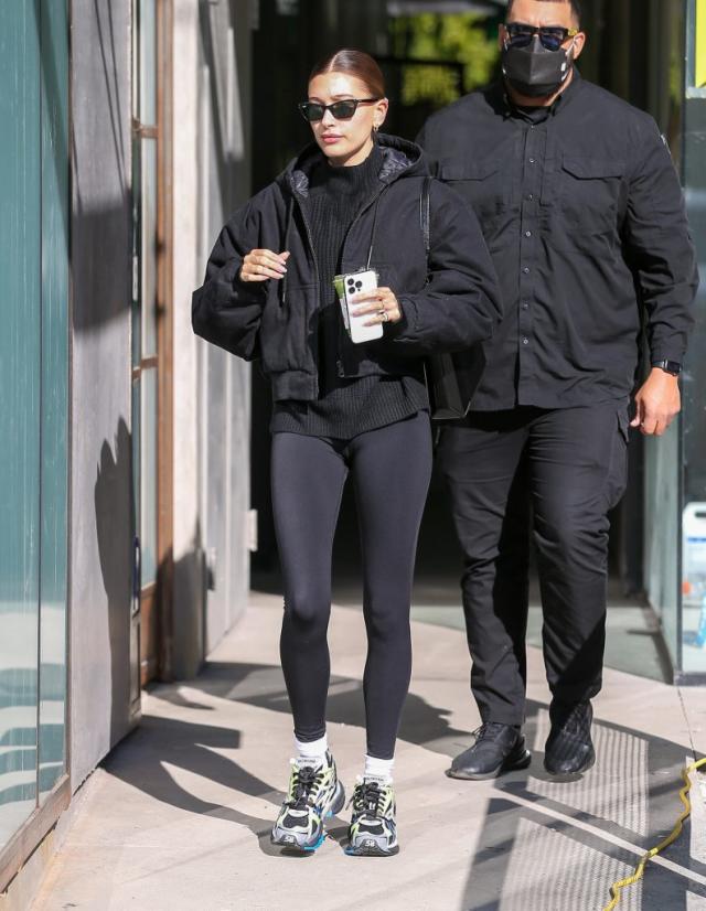 Hailey Bieber Did Pilates in the Flattering Leggings Style Hollywood Loves  — but With a Twist - Yahoo Sports