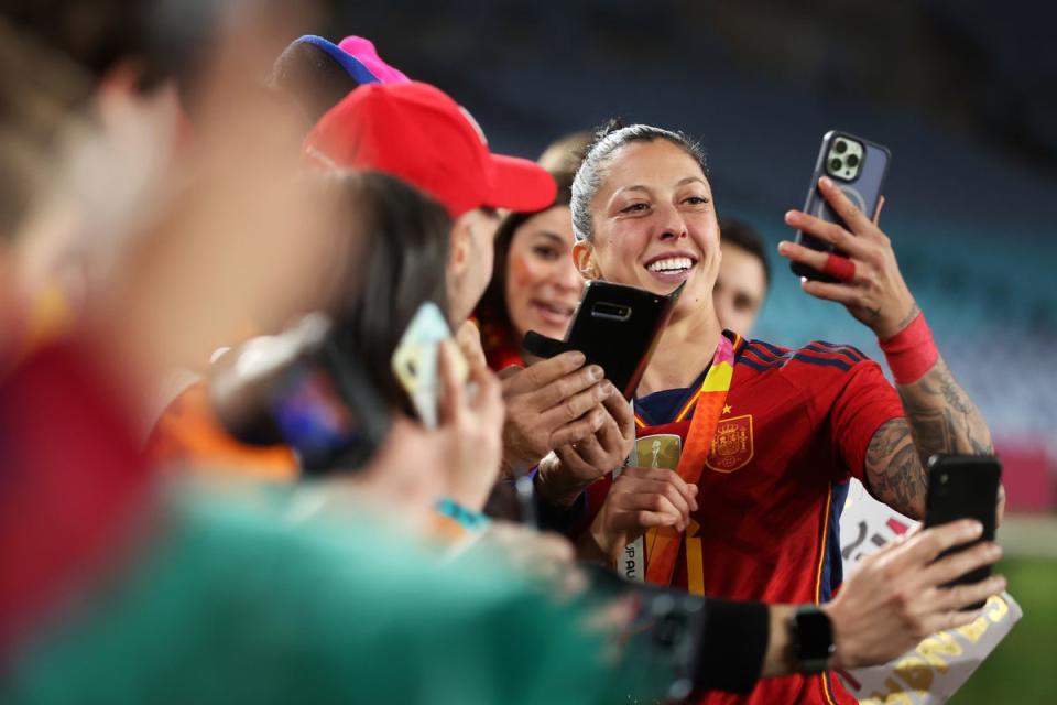 Jenni Hermoso poses with fans after winning the World Cup (Getty Images)