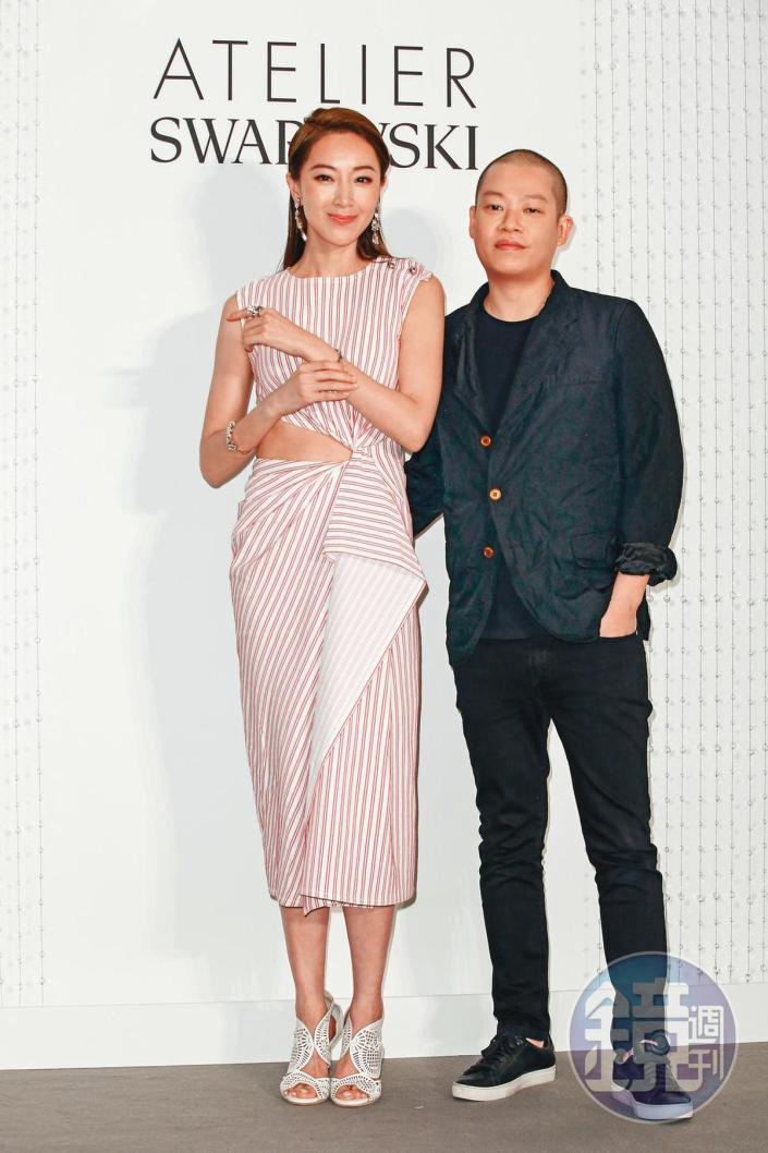 知名設計師吳季剛（右）是帕森斯設計學院的校友，他身旁的是女星隋棠。