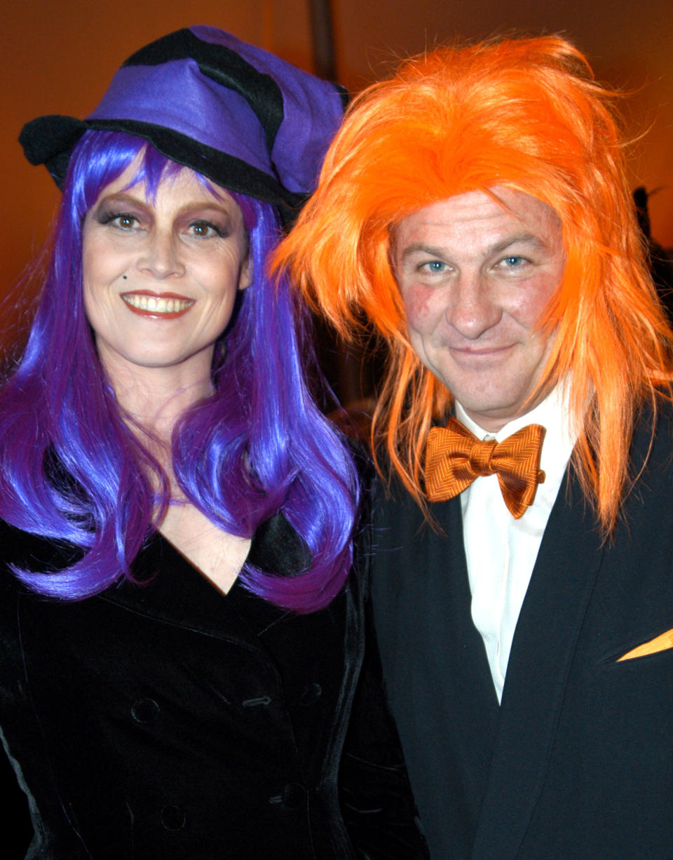 Disfrazada de bruja para celebrar Halloween con su marido, así la vimos en una fiesta celebrada en Hollywood. (Foto: Shane Gritzinger / Getty Images)