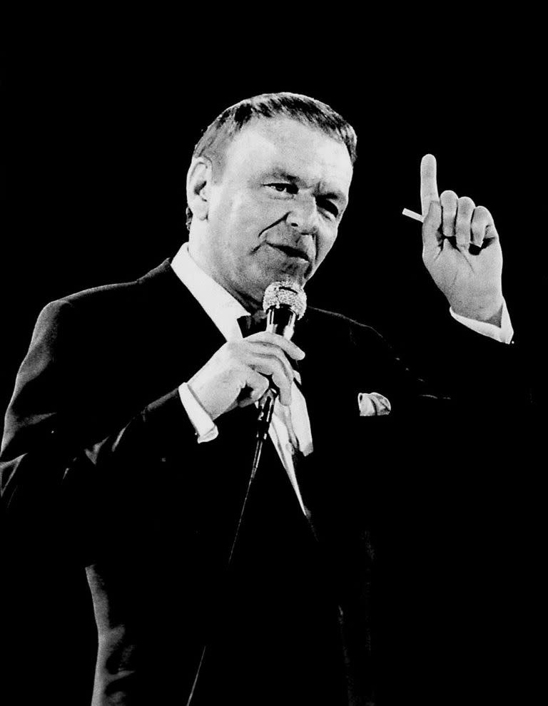El libro Operación Sinatra revela la trama política y económica de la visita de La Voz a la Argentina, en agosto de 1981, recordada por su presencia glamorosa, pero también por el descalabro económico que generó en los productores –entre ellos, Palito Ortega– y por una sospecha: ¿viajó como enviado