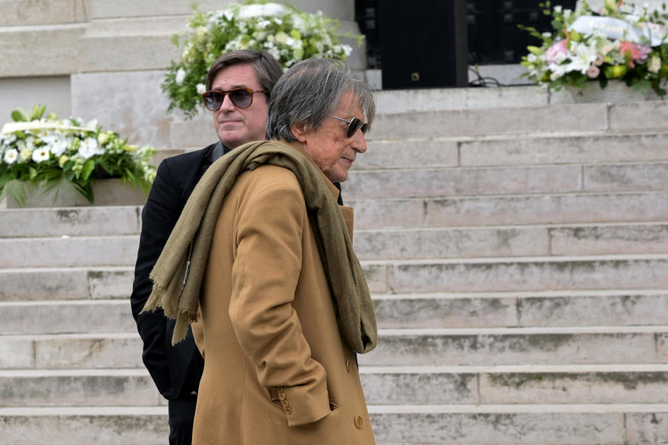 Thomas Dutronc (à gauche) et Jacques Dutronc (à droite). (Photo by BERTRAND GUAY/AFP via Getty Images)