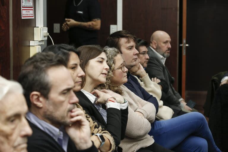 Ocho de los nueve médicos que comenzaron el juicio imputados por homicidio culposo; tres de ellos fueron absueltos la semana pasada