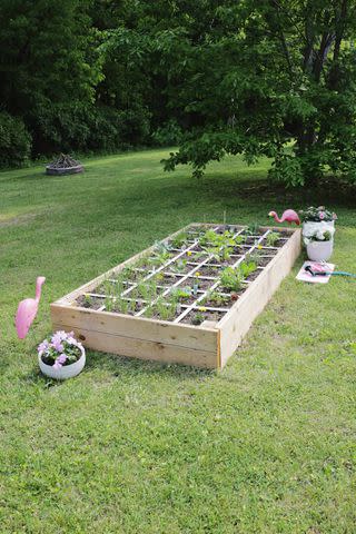 <p><a href="https://abeautifulmess.com/make-your-own-raised-garden-bed-in-4-easy-steps/" data-component="link" data-source="inlineLink" data-type="externalLink" data-ordinal="1">A Beautiful Mess</a></p>