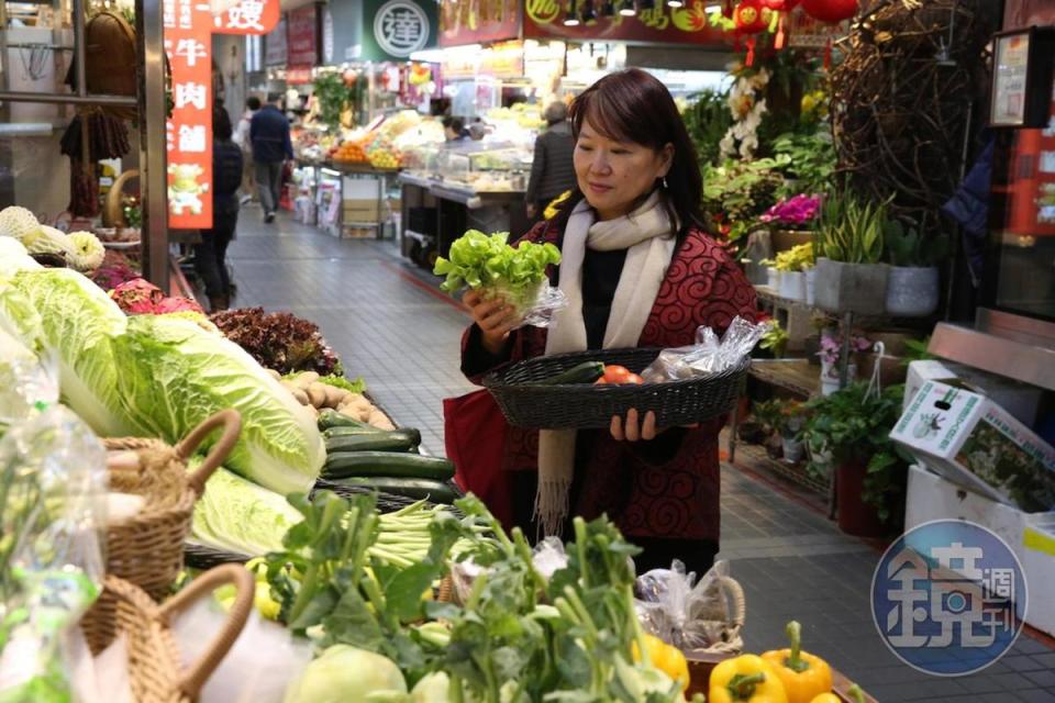 美食生活作家韓良憶，認為在市場裡可以捕捉到每個季節的面目。