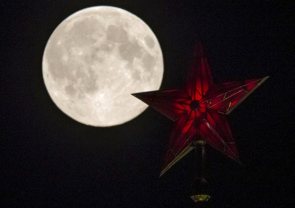 'Supermoon' seen around the world