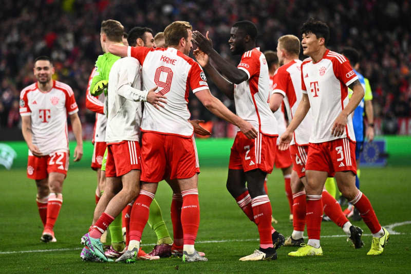 Bayern Munich players celebrates after the final whistle of the UEFA Champions League quarter-final second leg soccer match between Bayern Munich and FC Arsenal at Allianz Arena. Tom Weller/dpa