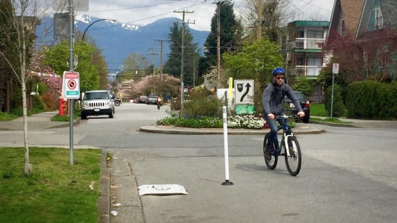 Neighbours take issue with new East Vancouver bike share docking station