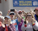 Spectators cheer as the fourth wave of runners started the 118th Boston Marathon, Monday, April 21, 2014, in Hopkinton, Mass. (AP Photo/Stephan Savoia)