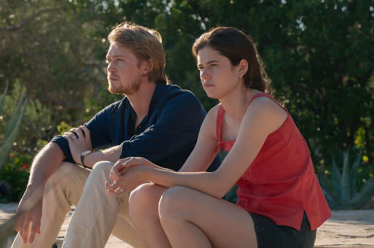 Joe Alwyn y Alison Oliver en la adaptación de la novela de Sally Rooney