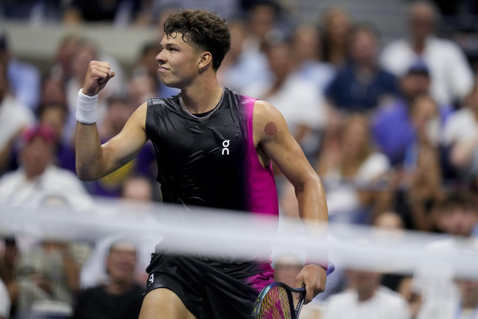 Ben Shelton, of the United States, reacts during a match against Frances Tiafoe, of the United States, during the quarterfinals of the U.S. Open tennis championships, Tuesday, Sept. 5, 2023, in New York. (AP Photo/Charles Krupa)