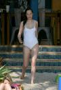 <p>Wearing a white <a rel="nofollow noopener" href="http://www.revolve.com/tavik-swimwear-lila-one-piece-swimsuit-in-white-ribbed/dp/TAVI-WX140/?utm_medium=affiliate&utm_source=ran&source=ran&utm_campaign=glob_p_TnL5HPStwNw&ranMID=41816&ranEAID=TnL5HPStwNw&ranSiteID=TnL5HPStwNw-H08IoJG8OyooUsgDqPD_ug" target="_blank" data-ylk="slk:Tavik;elm:context_link;itc:0;sec:content-canvas" class="link ">Tavik</a> swimsuit.<br><i>[Photo: Cordon Press]</i> </p>