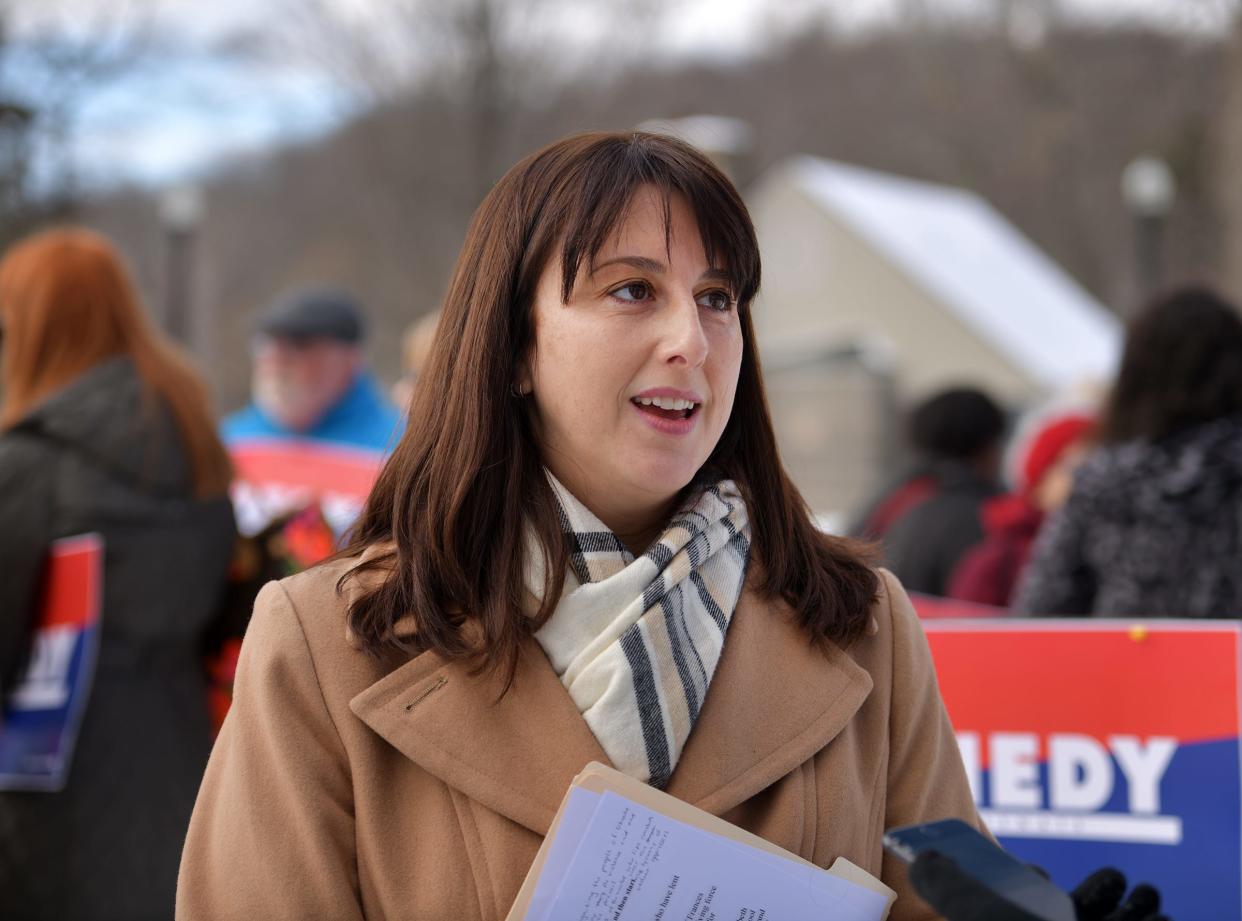 Robyn Kennedy has stepped down as COO for the YWCA of Central Massachusetts to focus full-time on her campaign for state Senate.