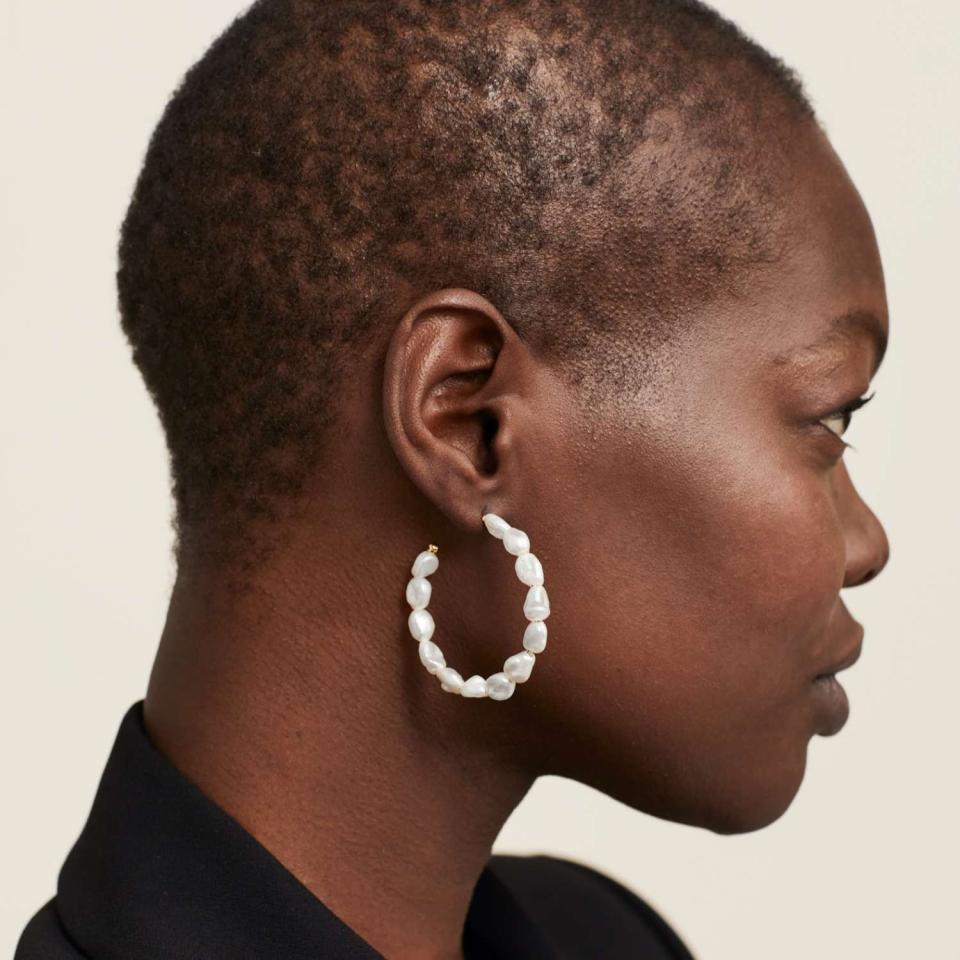 15) Bold Pearl Hoop Earrings