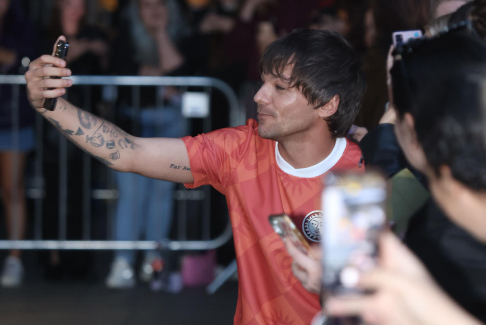 Louis Tomlinson Broke His Arm And Had Some Bad News For His Fans