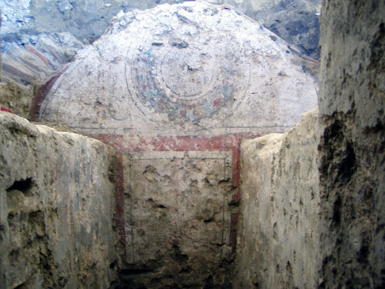 <span class="caption">The crypt with the inscription identifying Astion and Epictet.</span> <span class="attribution"><span class="source">Mihail Zahariade</span></span>