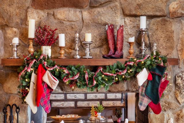 40+ Red and White Christmas Decorating Ideas – All About Christmas