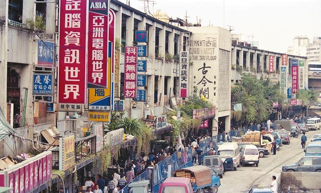 國家圖書館昨表示，即日起徵集中華商場、西門商圈老照片，給民眾來一場中華商場記憶之旅。圖為中華商場。（林道銘攝）