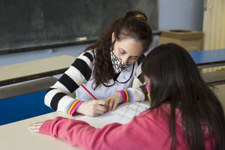 Clases de refuerzo en la Escuela Primaria Nro. 28 Juana Manso de José León Suárez