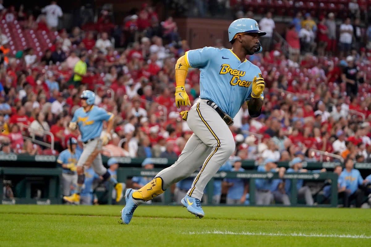 CERVECEROS-CARDENALES (AP)