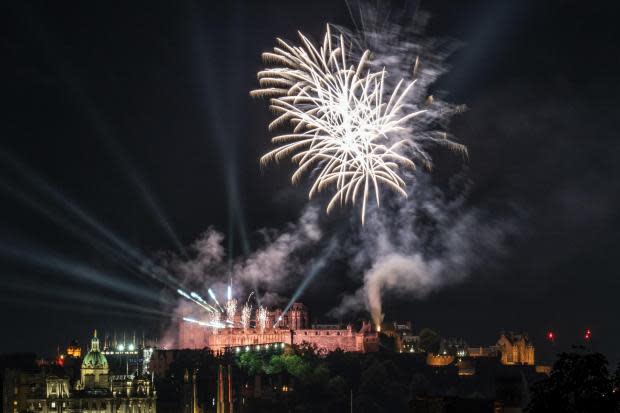 Sollten öffentliche Feuerwerke wie dieses in Edinburgh im August dieses Jahres eingestellt werden?  Bild: Presseverband