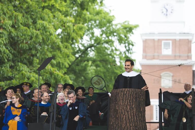 Roger Federer durante su discurso de graduación en Dartmouth College