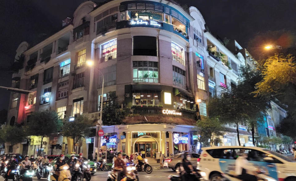 西貢街景，處處都可以看到殖民時代遺留下來的法式建築。圖／春嘻 提供