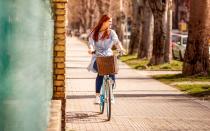 <p>Sie müssen ja keine Mountainbike-Tour durch die Berge machen und sollen auch nicht bei strömendem Regen oder Minusgraden ins Büro radeln. Aber bei schönem Wetter ab und zu das Fahrrad zum Bäcker zu nehmen, anstatt sich ins Auto zu setzen, dagegen spricht doch nichts, oder? (Bild: iStock/LuckyBusiness)</p> 