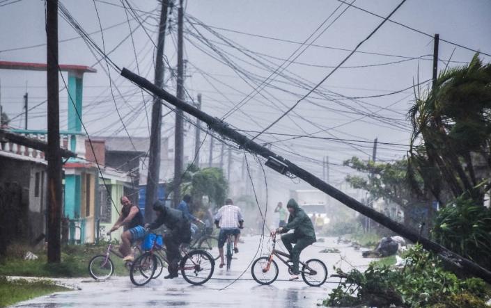 Gusts, torrential rain and storm waves lashed Caibarien, a town of 40,000 people on Cuba's northern coast (AFP Photo/ADALBERTO ROQUE)