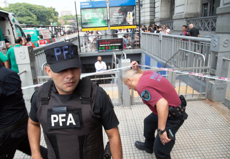 Una oficial de la Policía de la Ciudad fue herida de al menos dos impactos de bala en un episodio ocurrido a la salida de la estación de la línea C de subte del barrio porteño de Retiro